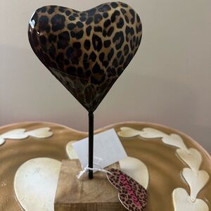 Made in India Valentine’s Day Leopard Heart on Wooden Base Decor